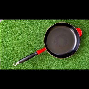Le Creuset pan skillet